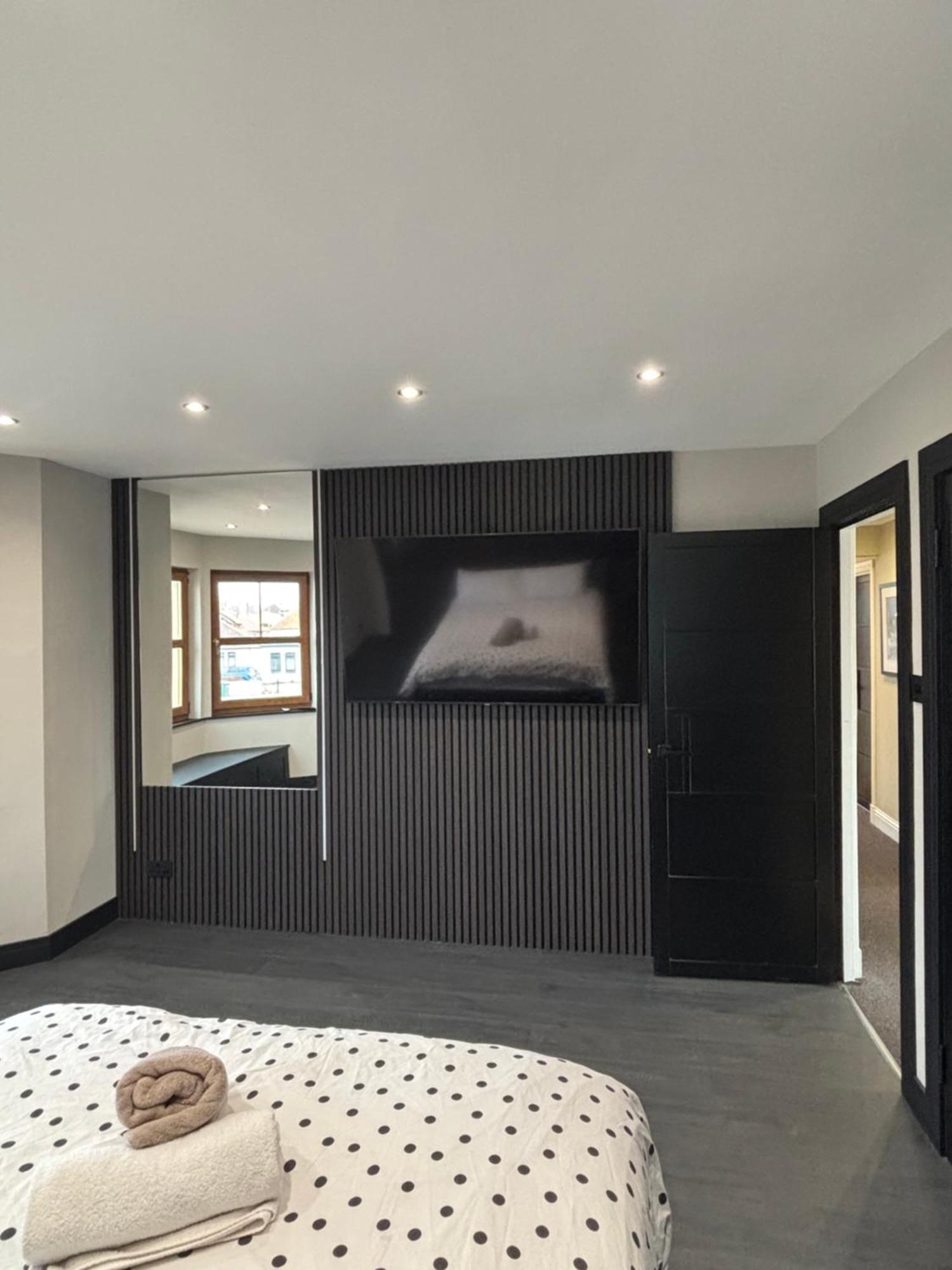 Large Modern Family In Murrayfield - Very Close To Centre - 10 Mins By Direct Bus - Private Driveway & Garden