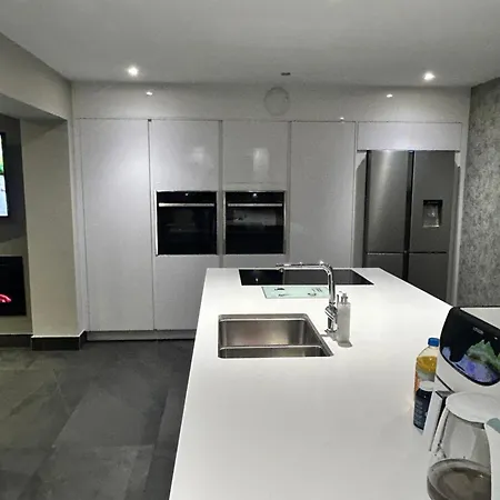 Large Modern Family Home In Murrayfield - Very Close To City Centre - 10 Mins By Direct Bus - Private Driveway & Garden Edinburgh Exterior photo
